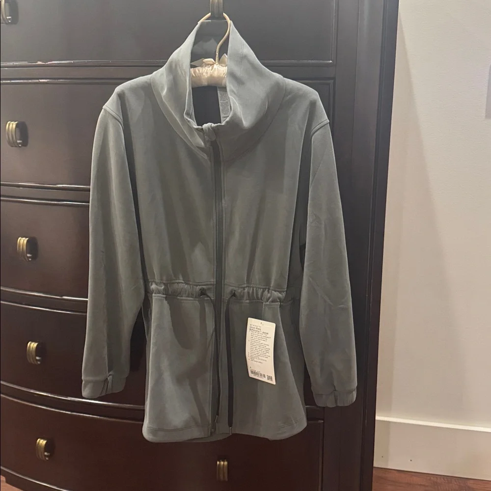 NWT Lululemon Softstreme Cinch-Waist Jacket Smoked Spruce Size 6 - Picture 9 of 15